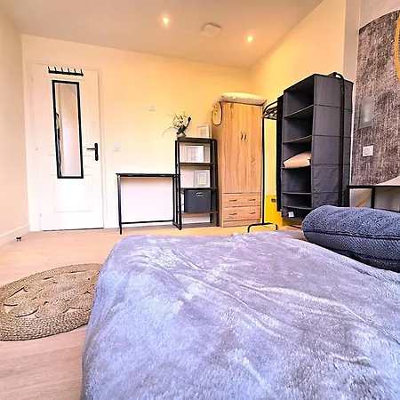 Chambre Privee St Pierre -20Min Orly-40Min Paris Apartment